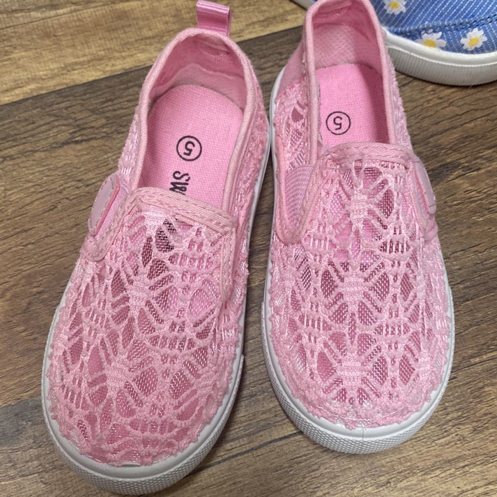 8 Pairs of Shoes - Picture 7 of 14